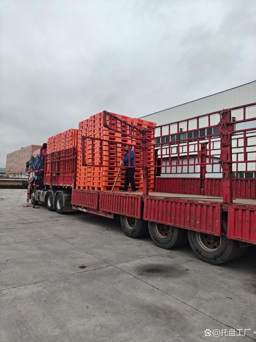 河南新乡塑料托盘工厂,电话18568720763,源头工厂,有两百多种规格尺寸